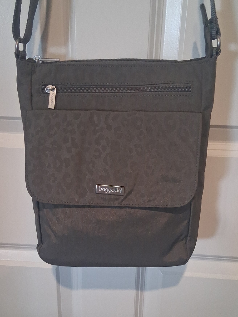 Baggallini Gray Crossbody Bag with Subtle Leopard Print And Adjustable Strap